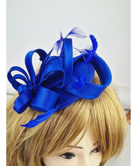 Fascynator toczek chabrowy z piórkami