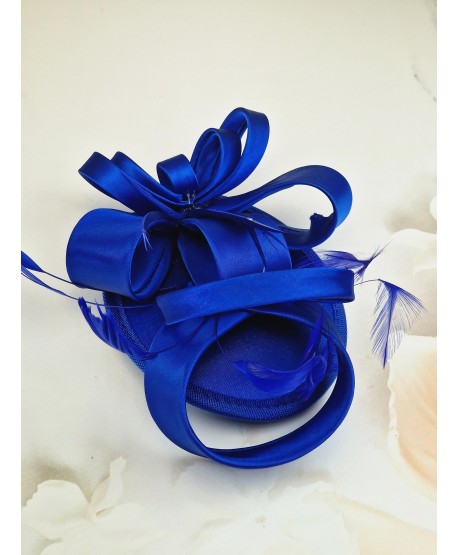 Fascynator toczek chabrowy z piórkami