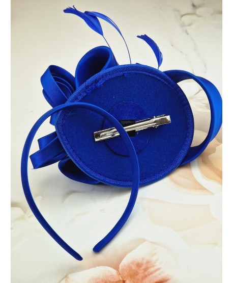 Fascynator toczek chabrowy z piórkami