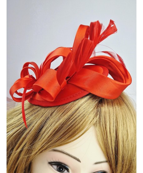Fascynator toczek czerwony z piórkami