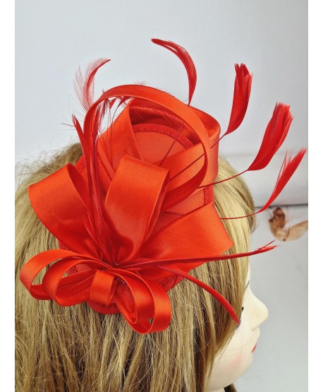 Fascynator toczek czerwony z piórkami