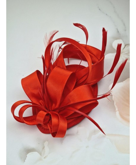 Fascynator toczek czerwony z piórkami