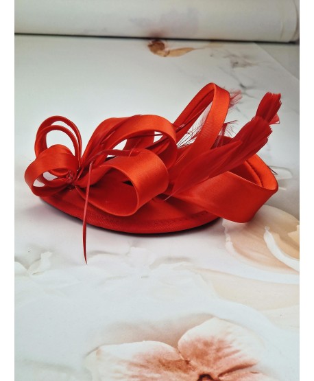 Fascynator toczek czerwony z piórkami