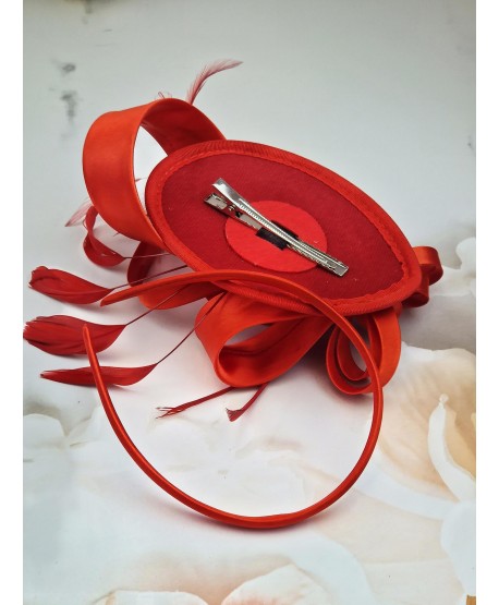 Fascynator toczek czerwony z piórkami