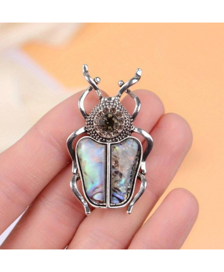 Broszka żuk skarabeusz z masą perłową