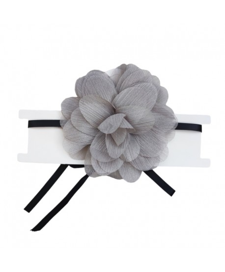 Naszyjnik z szarym kwiatem wiązany choker