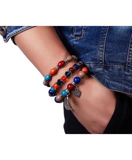 Zestaw kolorowych bransoletek z zawieszkami