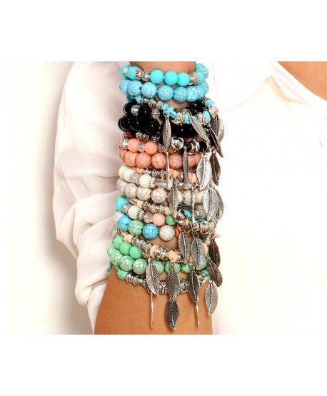 Zestaw kolorowych pastelowych bransoletek z zawieszkami