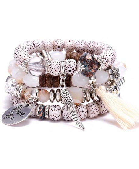 Zestaw koralikowych bransoletek z zawieszkami