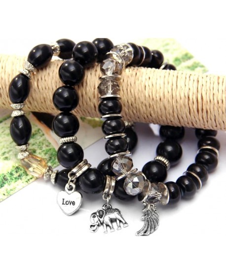 Zestaw czarnych bransoletek z zawieszkami