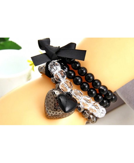 Zestaw koralikowych bransoletek ze wstążką i sercem