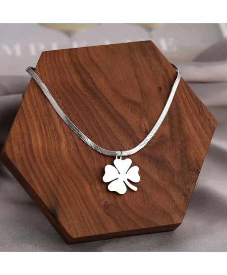 Naszyjnik stal srebrny żmijka z koniczynką