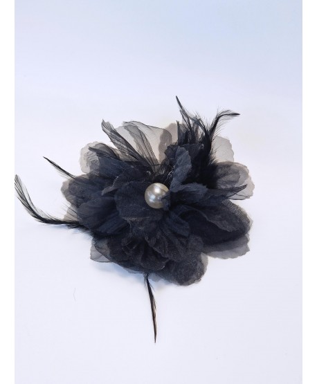 Broszka spinka finezyjny kwiat z piórami i perłą