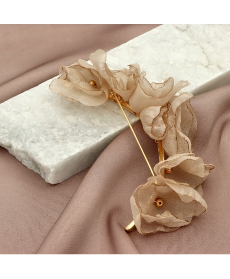 Broszka półksiężyc jedwabne płatki beż