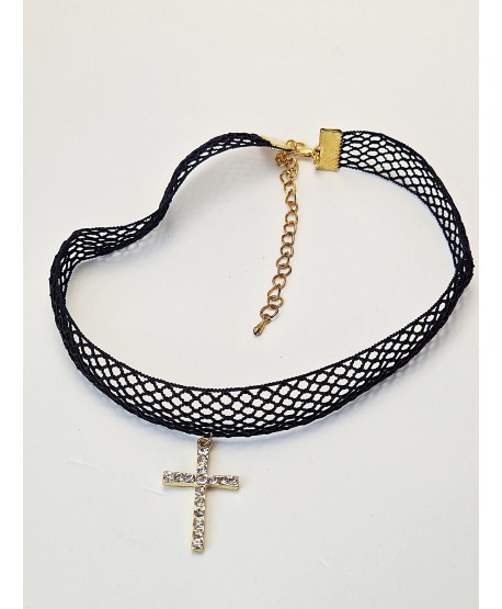 Koronkowy choker z zawieszką krzyżem