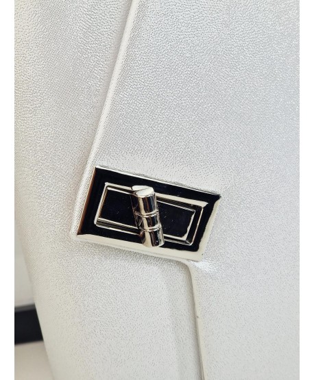 Torebka wizytowa kopertówka srebrna z zapięciem