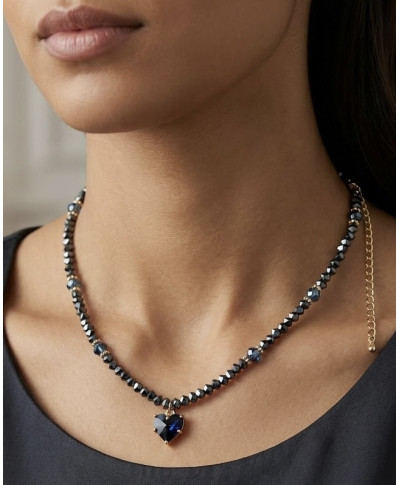 Elegancki naszyjnik z granatowym sercem