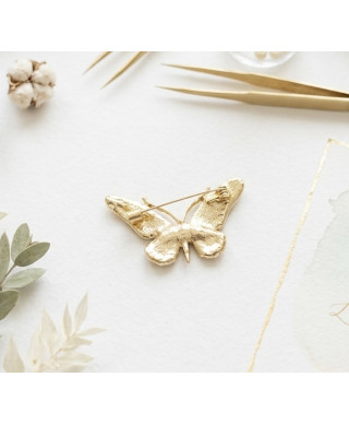 Elegancka broszka w kształcie motyla