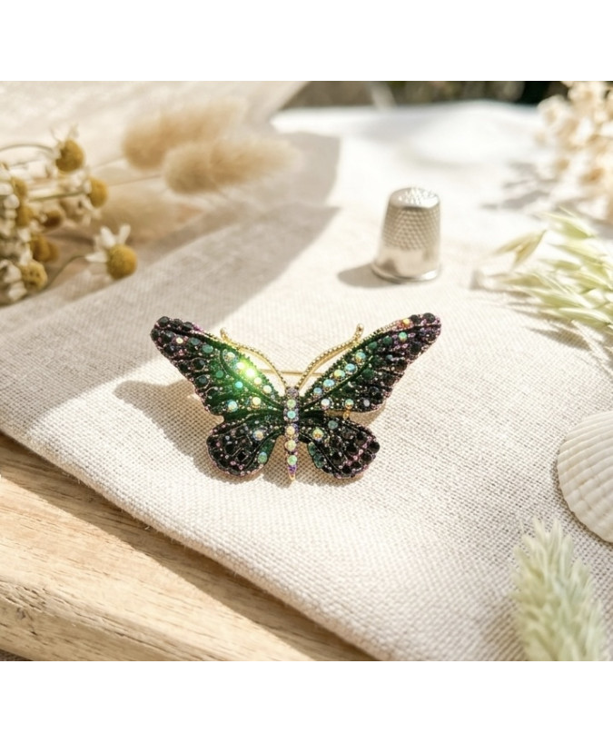 Elegancka broszka w kształcie motyla