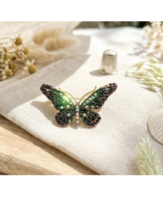 Elegancka broszka w kształcie motyla