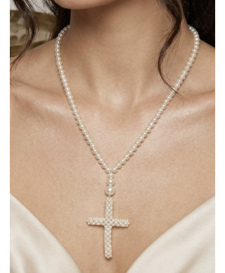 Elegancki naszyjnik z pereł z krzyżykiem