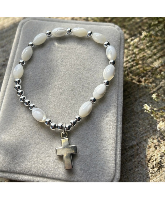 Subtelna bransoletka z krzyżykiem