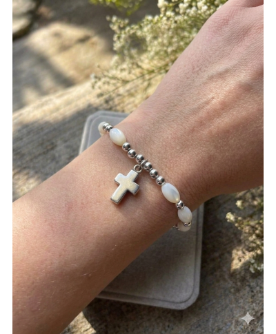 Subtelna bransoletka z krzyżykiem