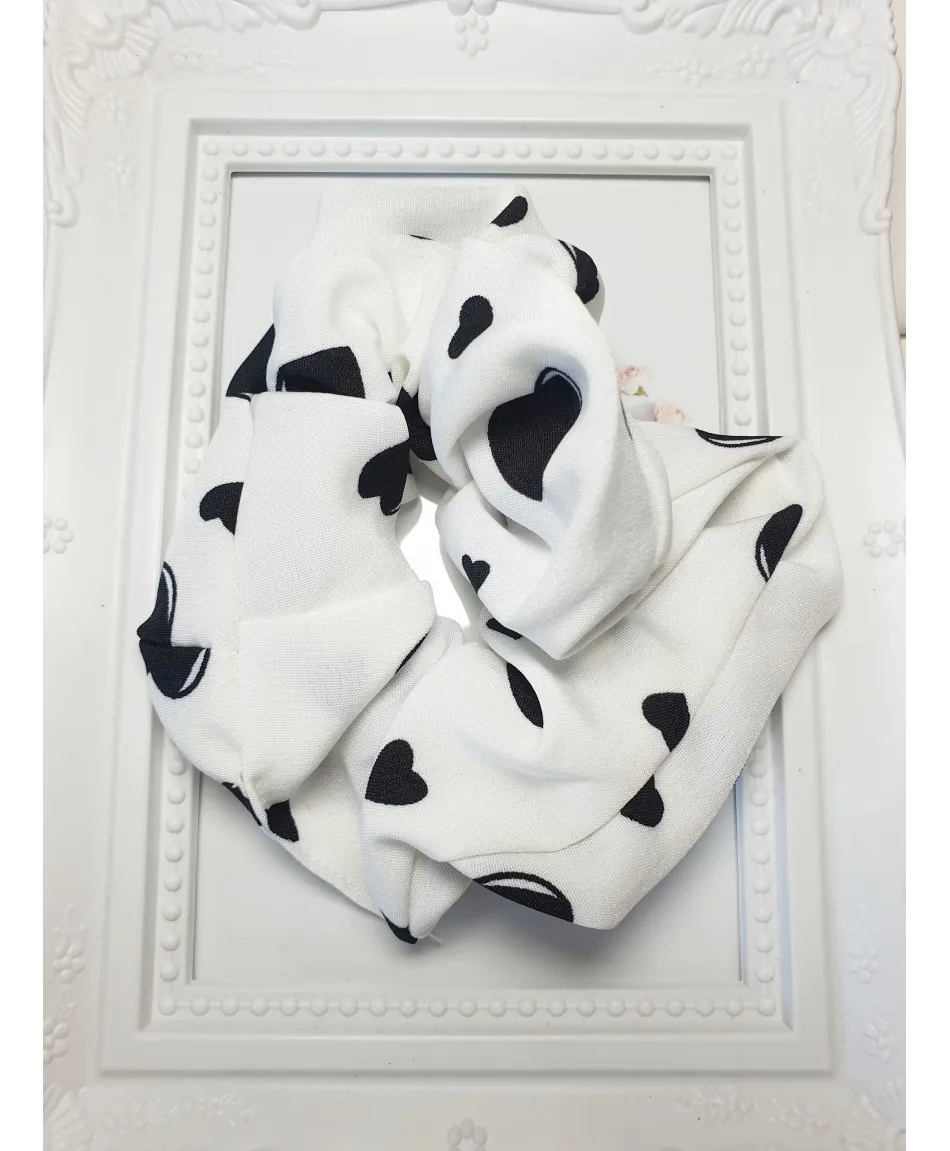 Scrunchie gumka w serduszka