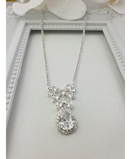 Naszyjnik srebrny z kokardką i łezką