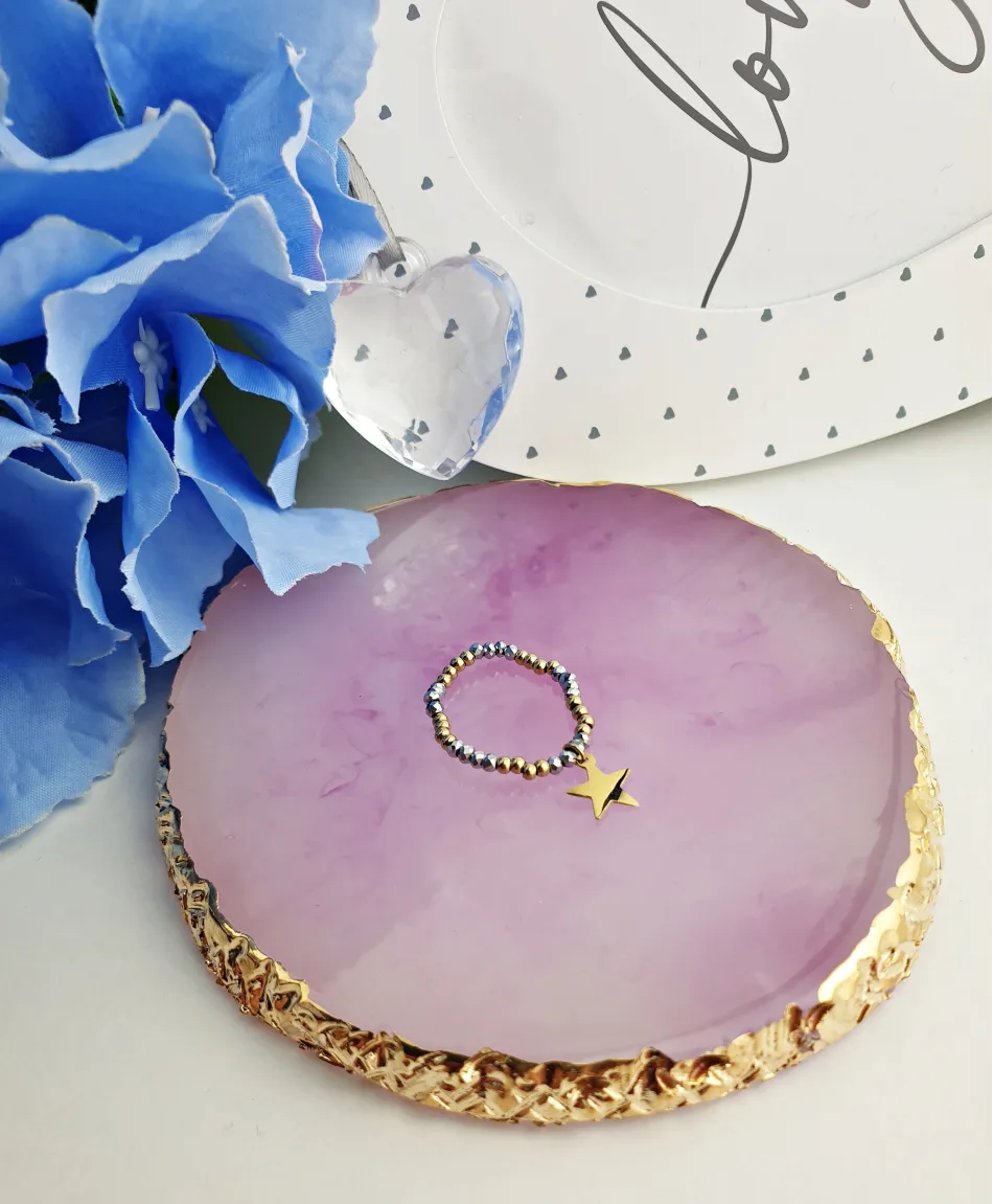 Kolorowe pierścionki koraliki z zawieszkami