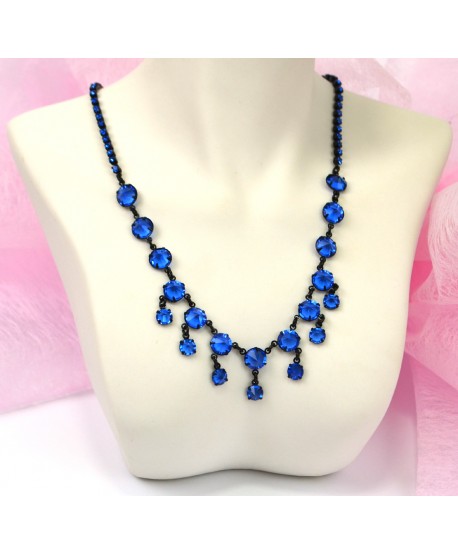 Naszyjnik z kryształkami- chaber w czarnej oprawie