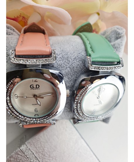 Zegarek damski z dodatkiem cyrkonii