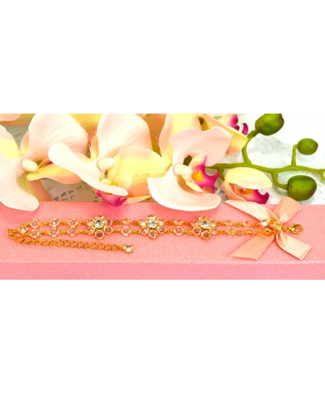 Bransoletka przezroczyste kryształki w złotej oprawie w kwiatowych wzorach