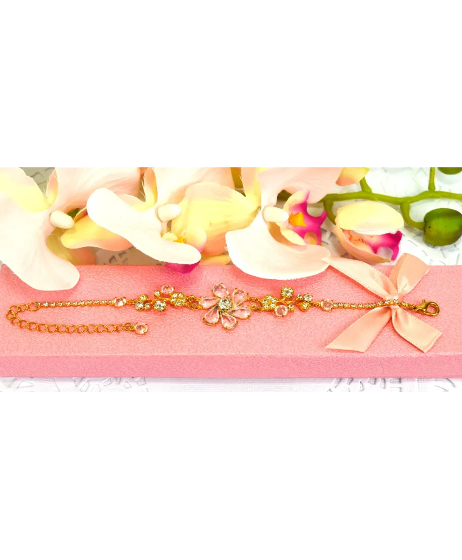 Bransoletka przezroczyste kryształki w złotej oprawie w kwiatowych wzorach